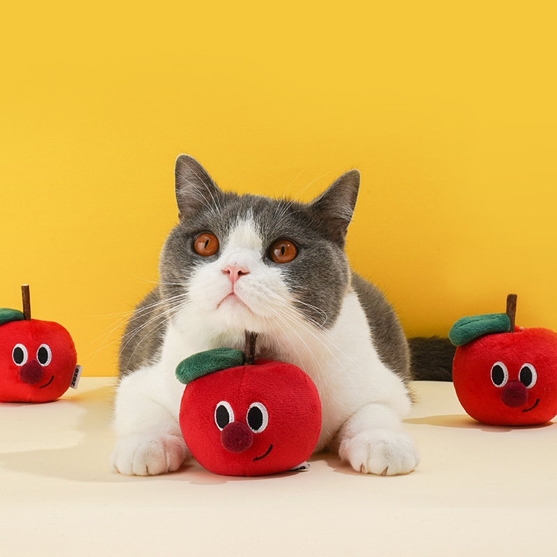 ZEZE Red Apple Silvervine Cat Toy
