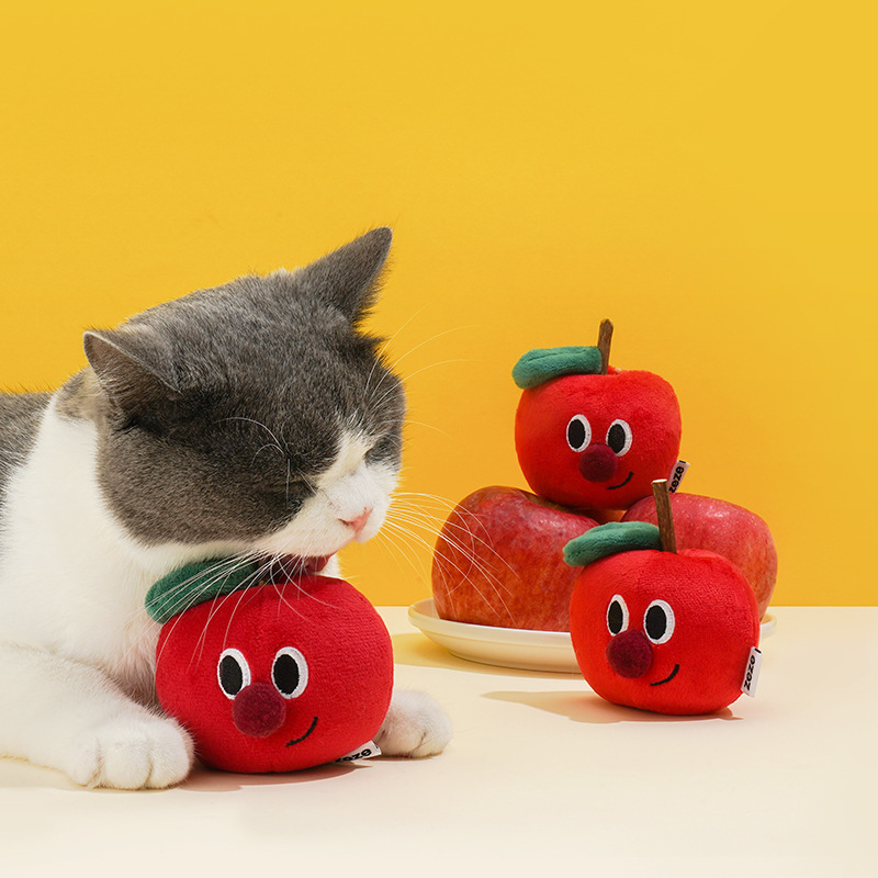 ZEZE Red Apple Silvervine Cat Toy